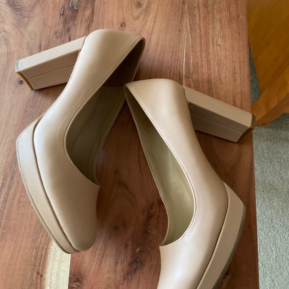 Naturalizer Leather Pumps - Picture 3 of 10